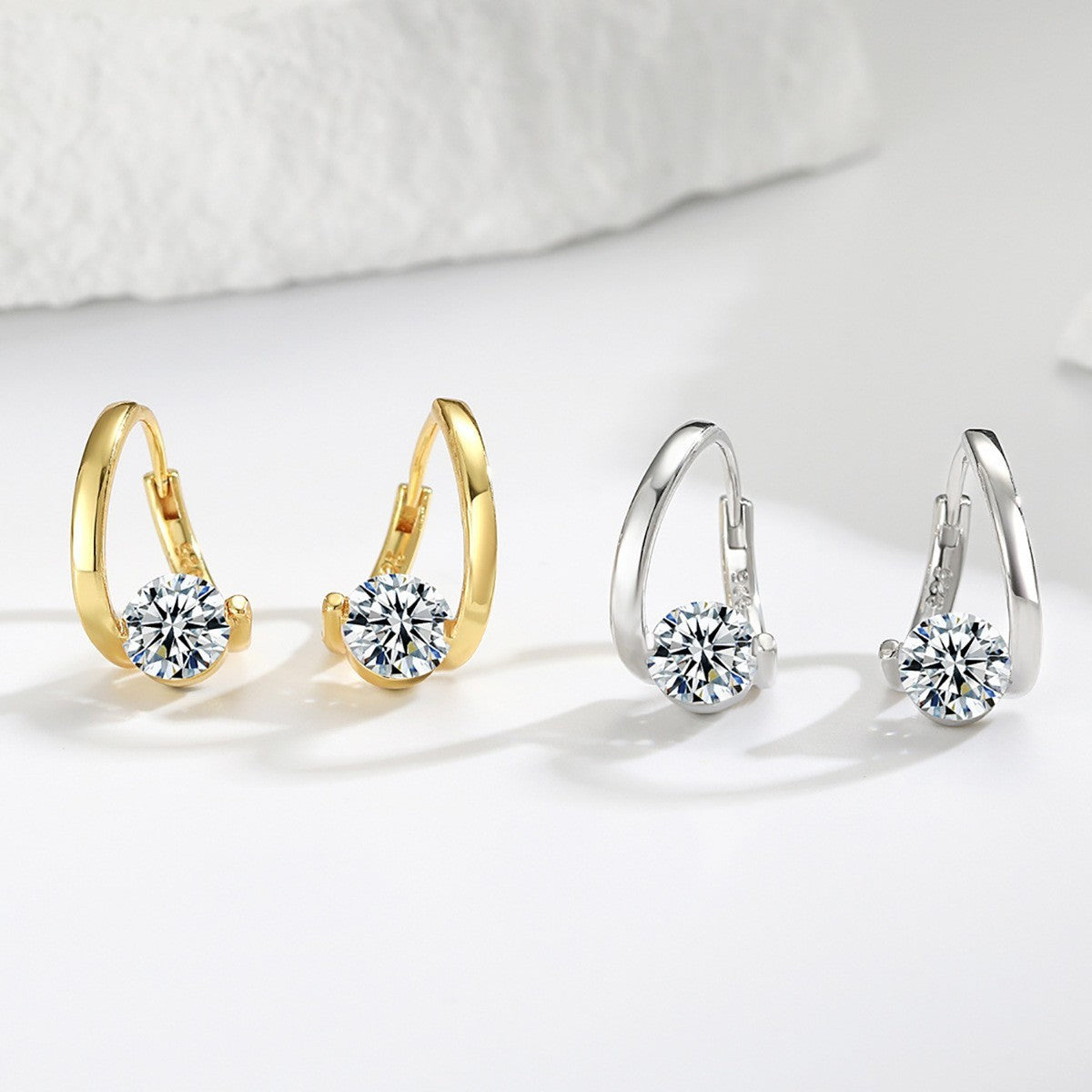 Fashionable and luxurious earrings